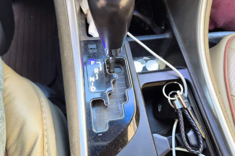 Used Hyundai Sonata 2011 2.0L Automatic Prestige Edition Gear Lever