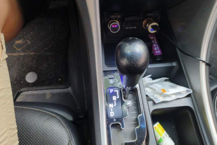 Used Hyundai Sonata 2011 2.0L Automatic Luxury Edition Gear Lever