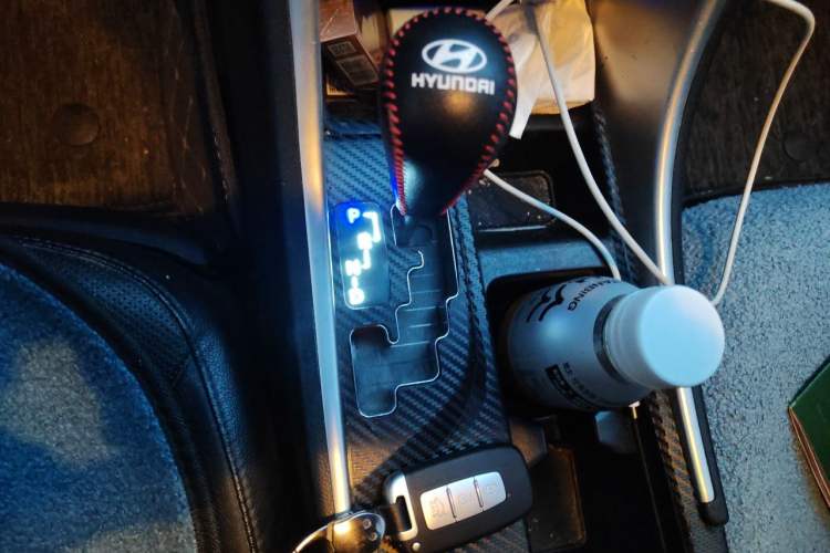 Used Hyundai Sonata 2011 2.4L Automatic Top-Tier Version Gear Lever