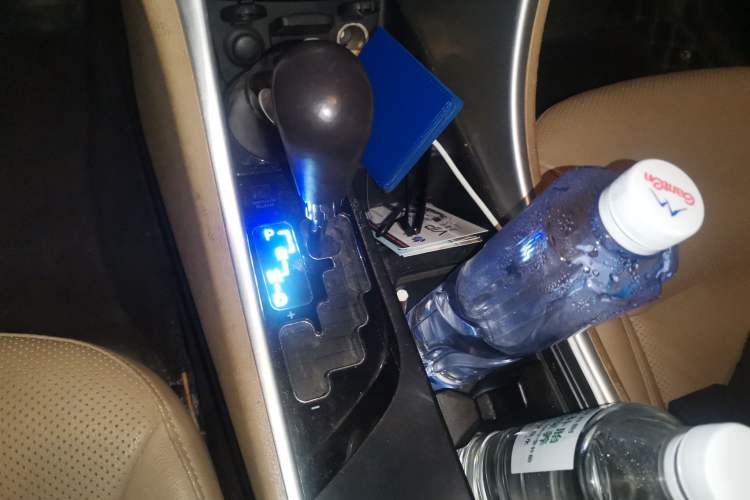 Used Hyundai Sonata 2011 2.0L Automatic Luxury Edition Gear Lever