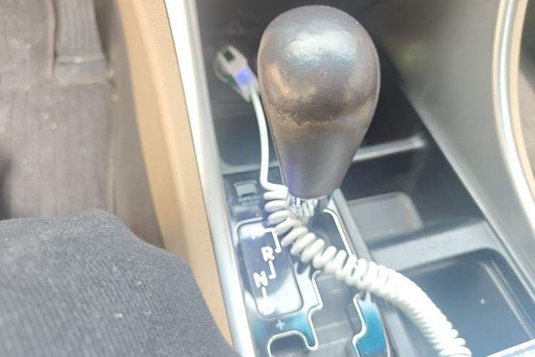 Used Hyundai Sonata 2011 2.0L Automatic Fashion Edition Gear Lever