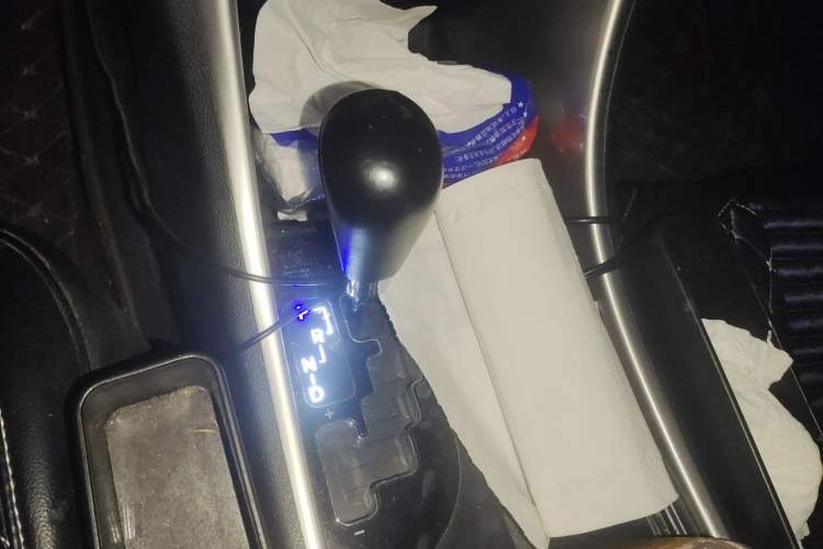 Used Hyundai Sonata 2011 2.0L Automatic Luxury Edition Gear Lever