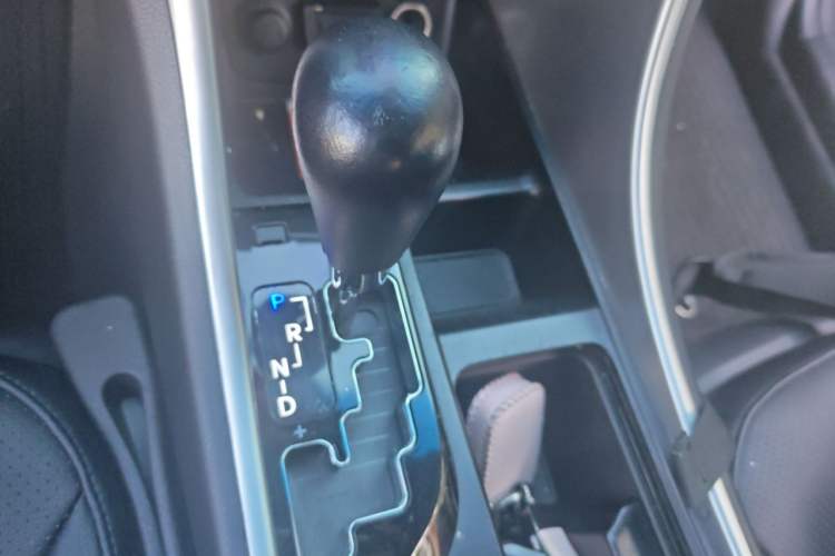 Used Hyundai Sonata 2011 2.0L Automatic Prestige Edition Gear Lever