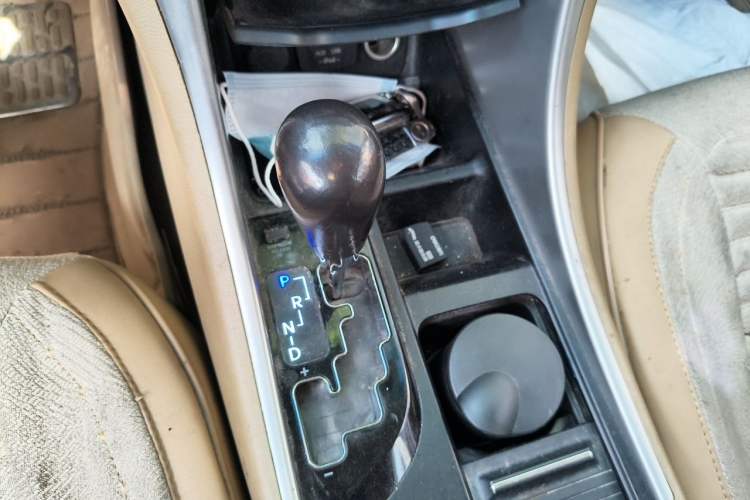 Used Hyundai Sonata 2011 2.0L Automatic Leading Edition Gear Lever