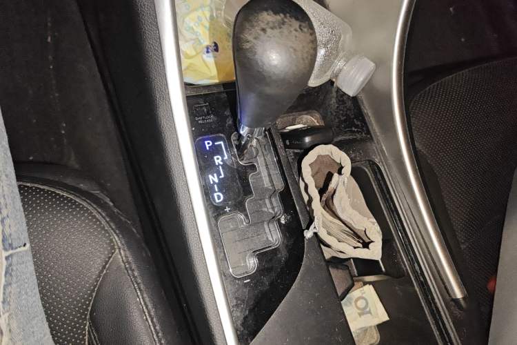Used Hyundai Sonata 2011 2.0L Automatic Luxury Edition Gear Lever