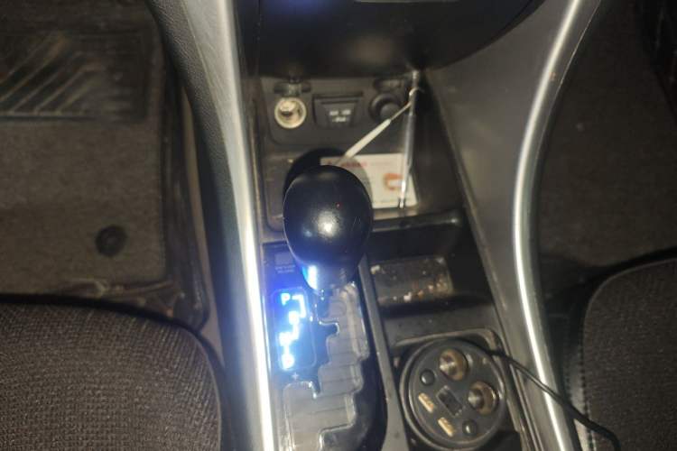 Used Hyundai Sonata 2011 2.0L Automatic Fashion Edition Gear Lever