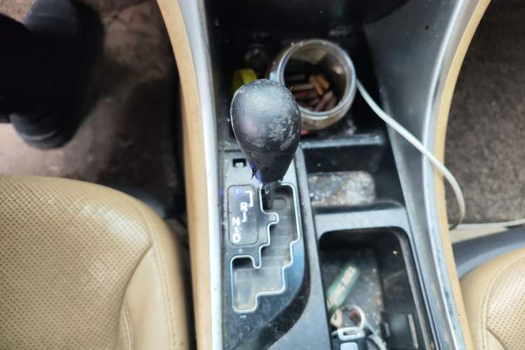 Used Hyundai Sonata 2011 2.0L Automatic Luxury Edition Gear Lever