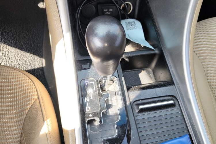 Used Hyundai Sonata 2011 2.0L Automatic Leading Edition Gear Lever