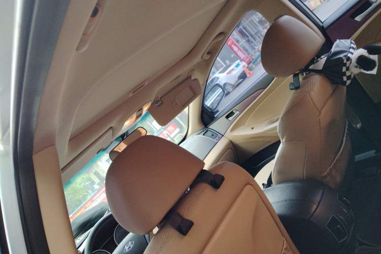 Used Hyundai Sonata 2011 2.0L Automatic Leading Edition Headliner