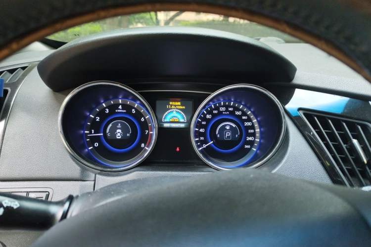 Used Hyundai Sonata 2011 2.0L Automatic Luxury Edition Instrument Cluster