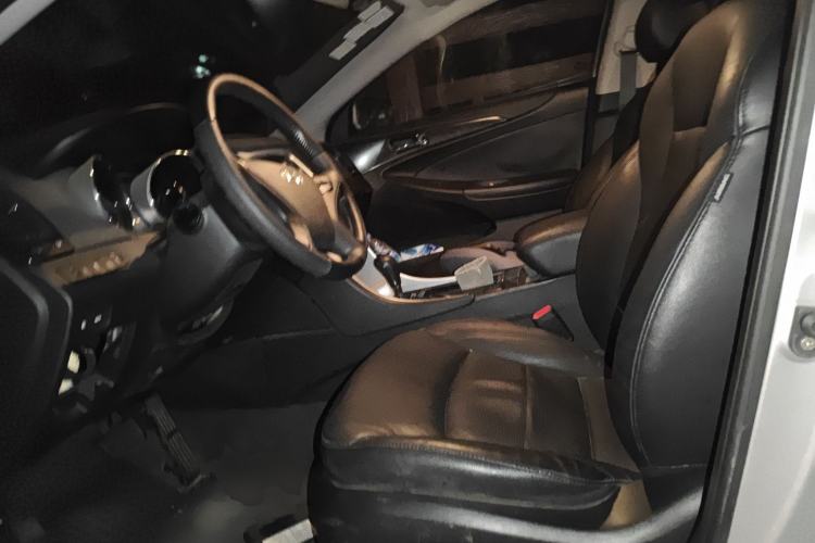 Used Hyundai Sonata 2011 2.0L Automatic Luxury Edition Left Front Seat