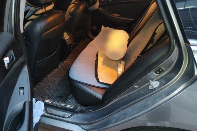 Used Hyundai Sonata 2011 2.4L Automatic Top-Tier Version Left Rear Seat