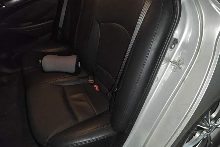 Used Hyundai Sonata 2011 2.0L Automatic Luxury Edition Left Rear Seat
