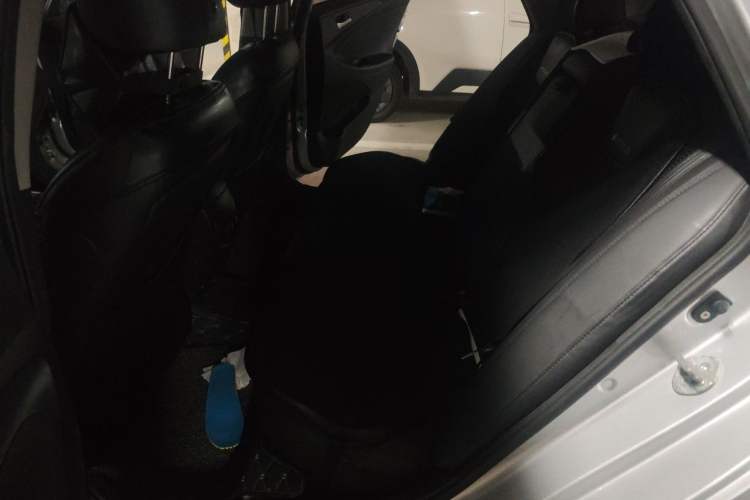 Used Hyundai Sonata 2011 2.0L Automatic Fashion Edition Left Rear Seat