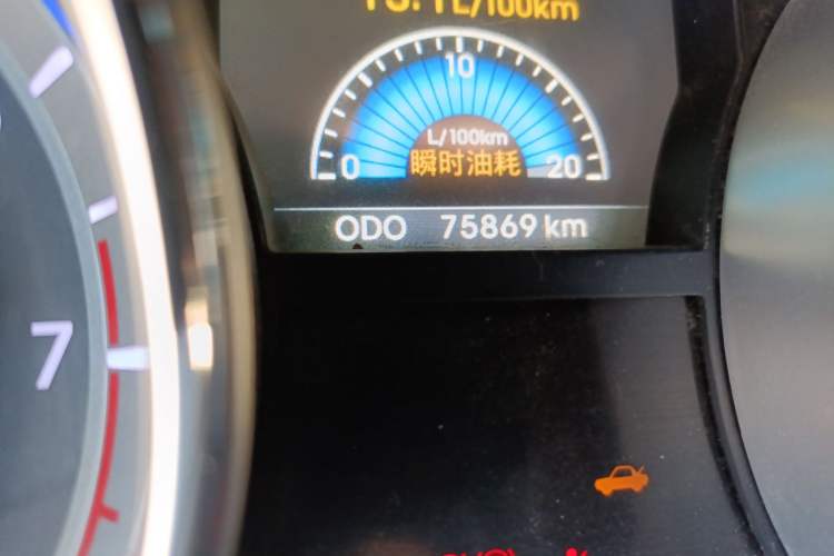 Used Hyundai Sonata 2011 2.0L Automatic Luxury Edition Odometer Close Up