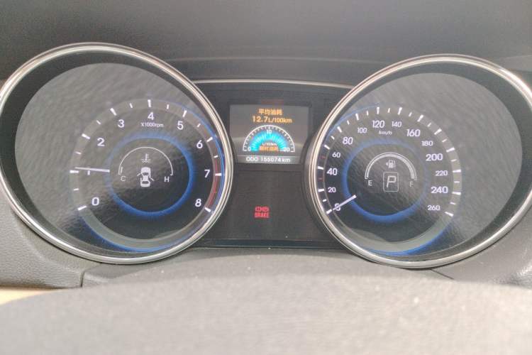 Used Hyundai Sonata 2011 2.0L Automatic Leading Edition Odometer Close Up