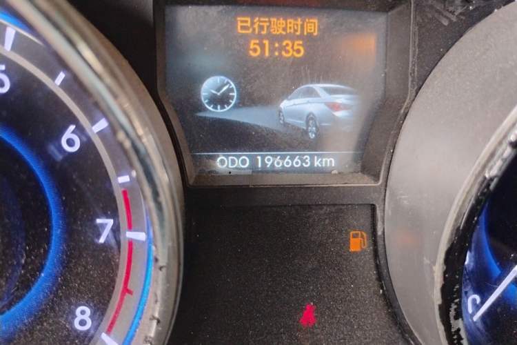 Used Hyundai Sonata 2011 2.0L Automatic Leading Edition Odometer Close Up