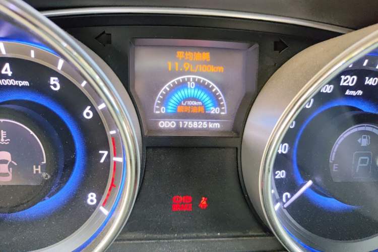 Used Hyundai Sonata 2011 2.0L Automatic Prestige Edition Odometer Close Up