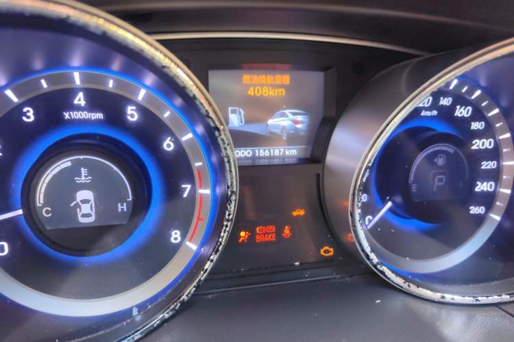 Used Hyundai Sonata 2011 2.0L Automatic Luxury Edition Odometer Close Up