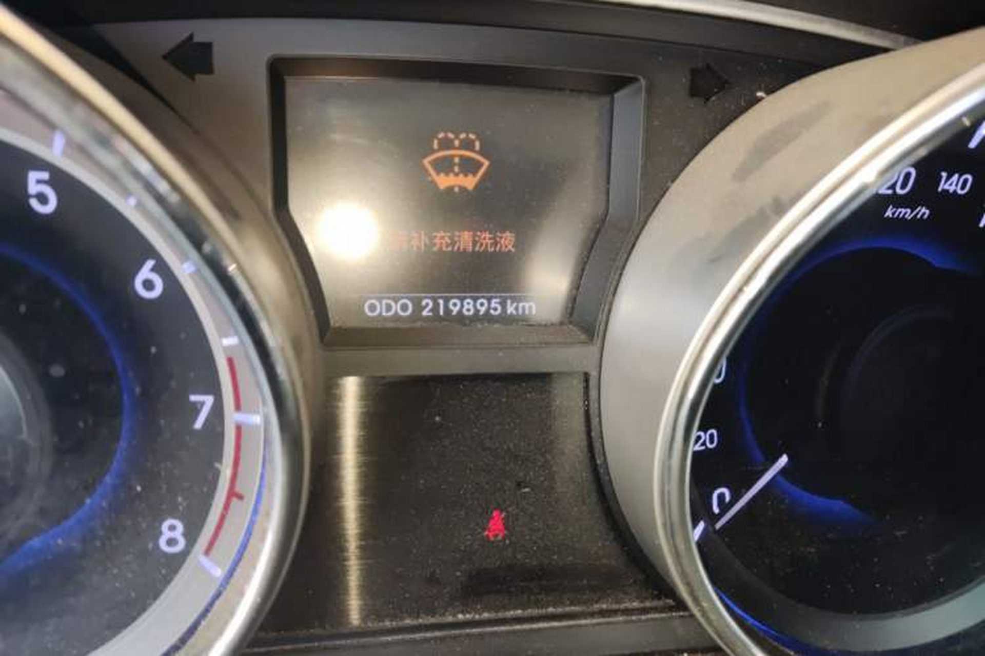 Used Hyundai Sonata 2011 2.0L Automatic Luxury Edition Odometer Close Up