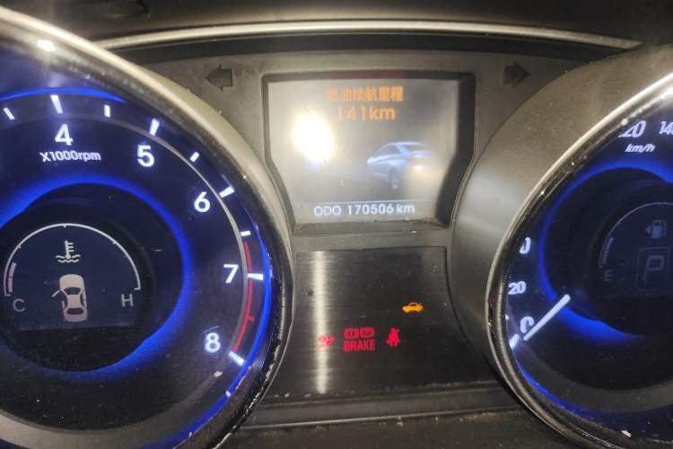 Used Hyundai Sonata 2011 2.0L Automatic Luxury Edition Odometer Close Up