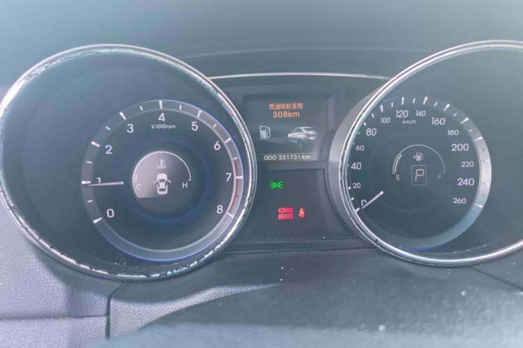 Used Hyundai Sonata 2011 2.0L Automatic Prestige Edition Odometer Close Up