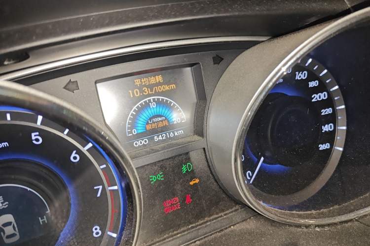 Used Hyundai Sonata 2011 2.0L Automatic Luxury Edition Odometer Close Up