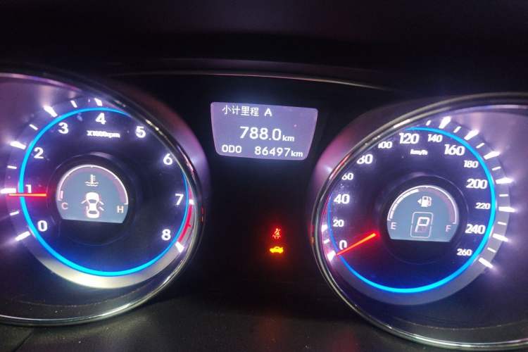 Used Hyundai Sonata 2011 2.0L Automatic Fashion Edition Odometer Close Up