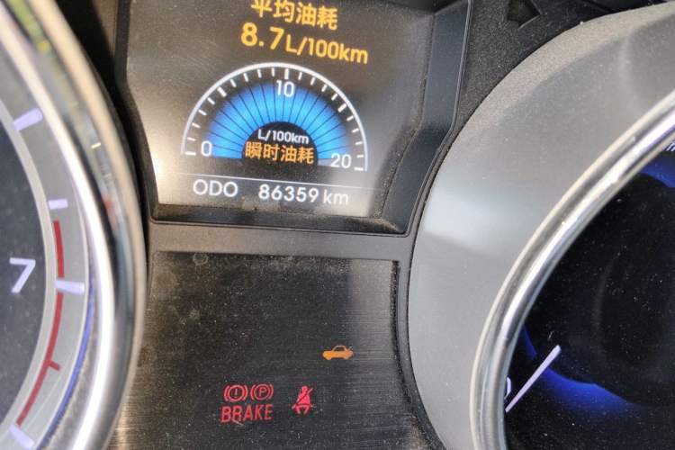 Used Hyundai Sonata 2011 2.0L Automatic Leading Edition Odometer Close Up