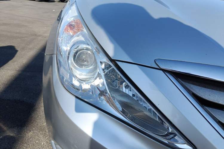 Used Hyundai Sonata 2011 2.0L Automatic Luxury Edition Right Front Headlight
