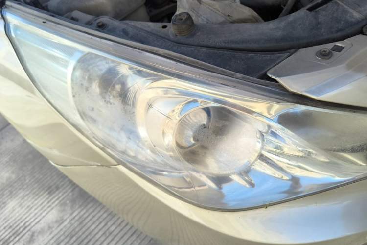 Used Hyundai Sonata 2011 2.0L Automatic Prestige Edition Right Front Headlight