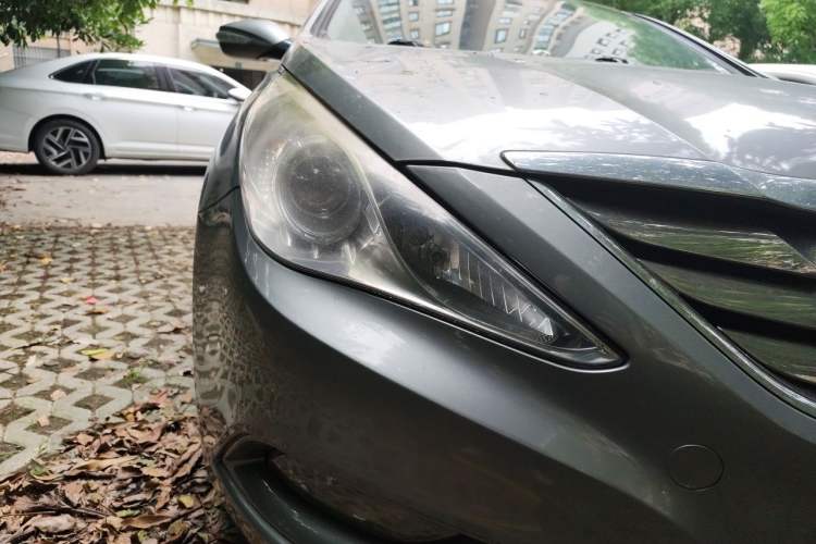 Used Hyundai Sonata 2011 2.0L Automatic Luxury Edition Right Front Headlight