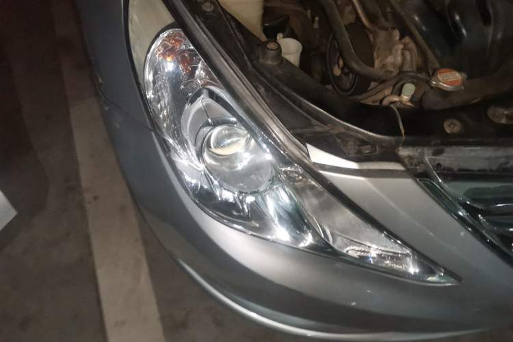 Used Hyundai Sonata 2011 2.0L Automatic Luxury Edition Right Front Headlight
