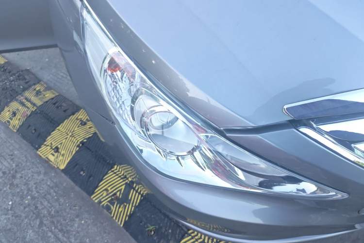 Used Hyundai Sonata 2011 2.0L Automatic Prestige Edition Right Front Headlight