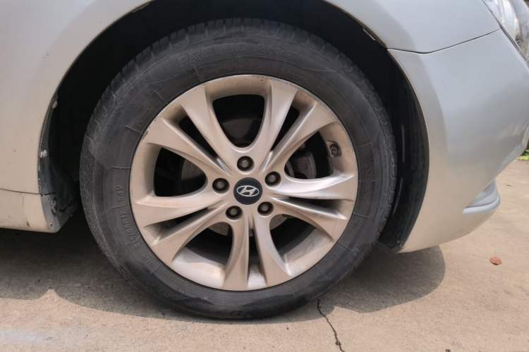 Used Hyundai Sonata 2011 2.0L Automatic Fashion Edition Right Front Wheel Hub
