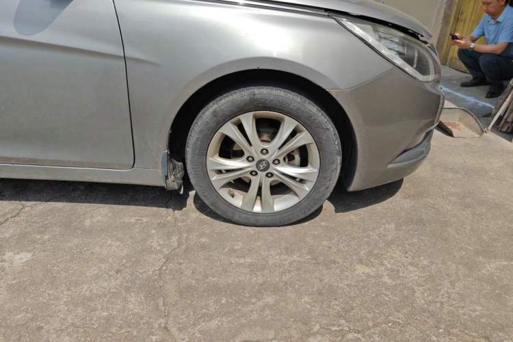 Used Hyundai Sonata 2011 2.0L Automatic Leading Edition Right Front Wheel Hub