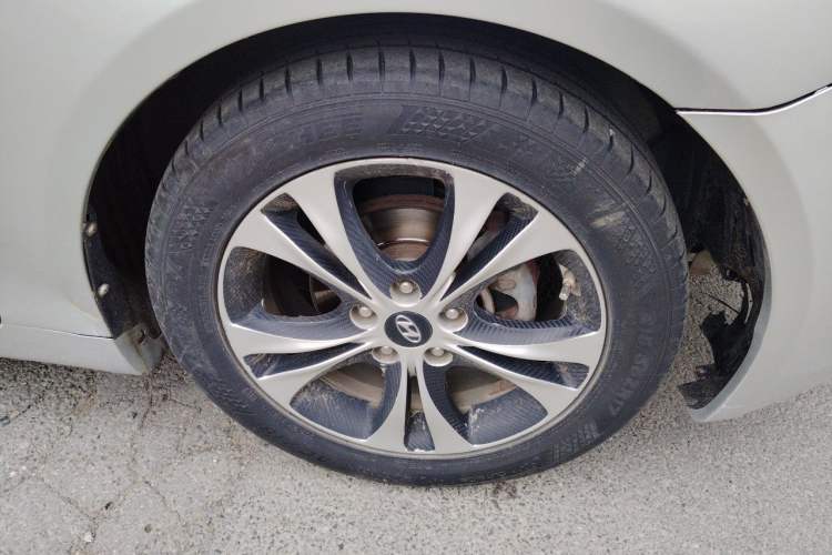 Used Hyundai Sonata 2011 2.0L Automatic Leading Edition Right Front Wheel Hub
