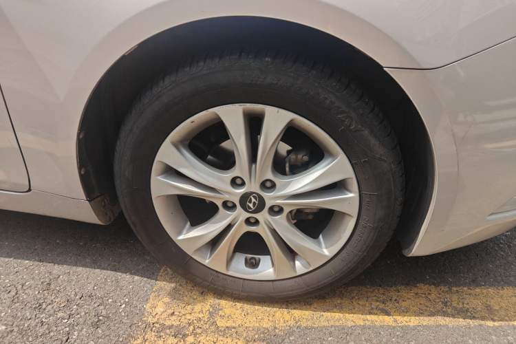 Used Hyundai Sonata 2011 2.0L Automatic Fashion Edition Right Front Wheel Hub