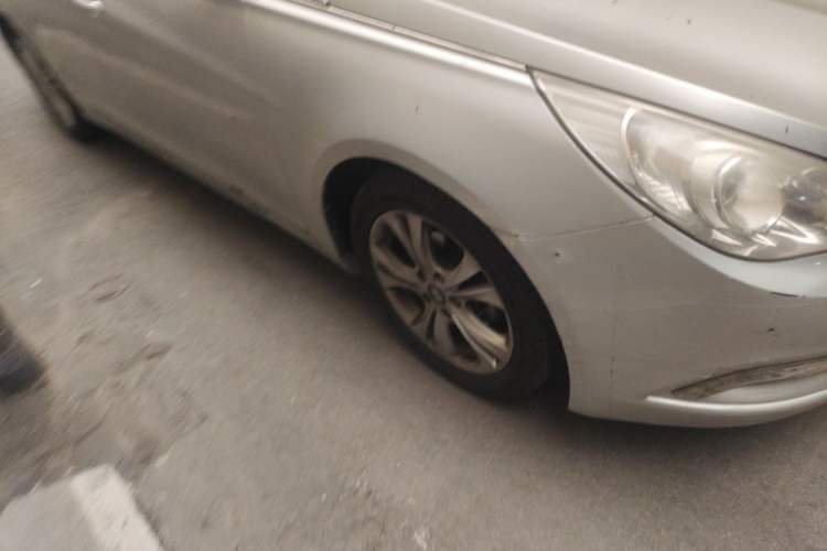 Used Hyundai Sonata 2011 2.0L Automatic Luxury Edition Right Front Wheel Hub