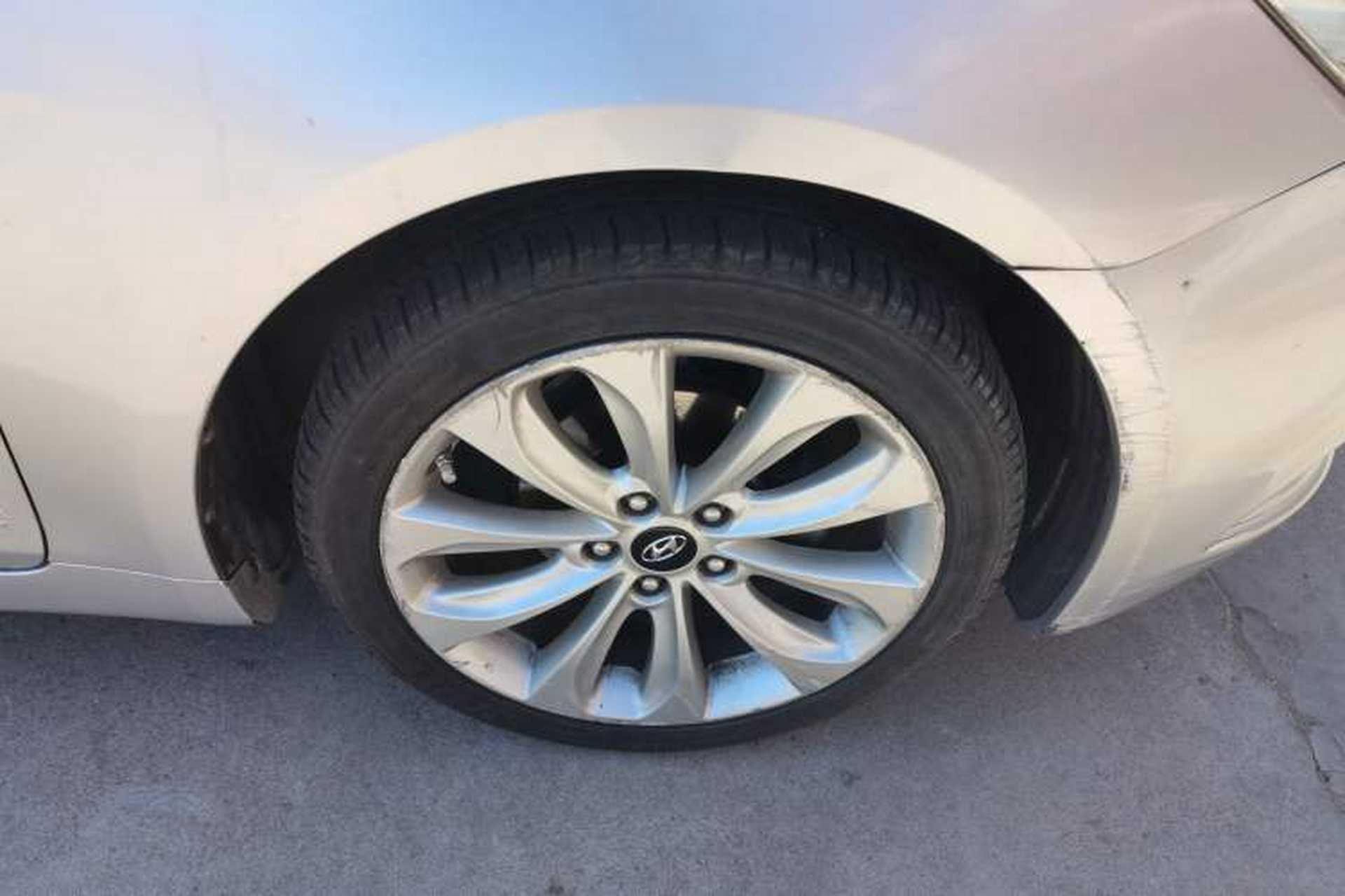 Used Hyundai Sonata 2011 2.0L Automatic Supreme Edition Right Front Wheel Hub