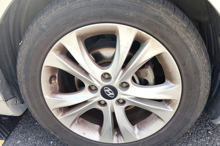 Used Hyundai Sonata 2011 2.0L Automatic Leading Edition Right Front Wheel Hub