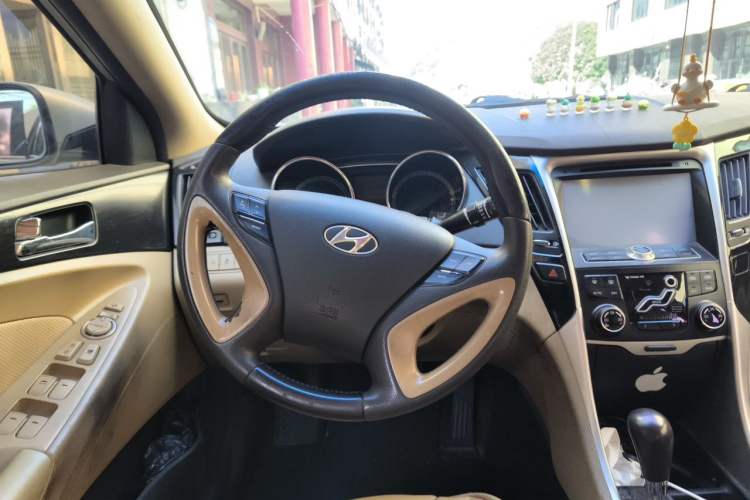 Used Hyundai Sonata 2011 2.0L Automatic Prestige Edition Steering Wheel