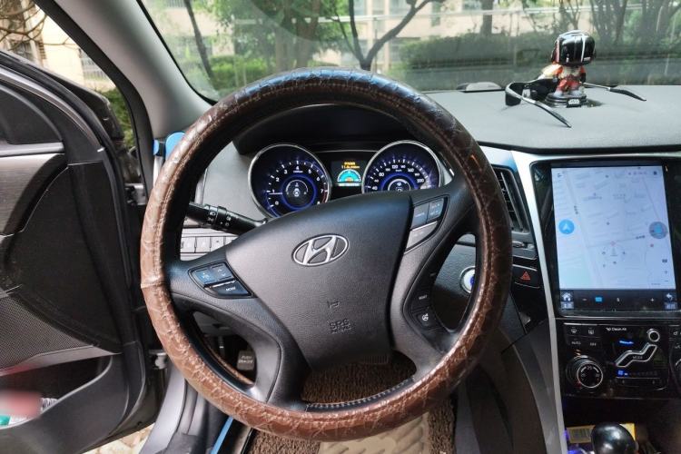 Used Hyundai Sonata 2011 2.0L Automatic Luxury Edition Steering Wheel