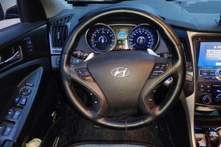 Used Hyundai Sonata 2011 2.4L Automatic Top-Tier Version Steering Wheel