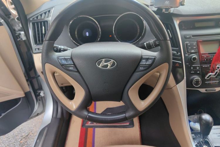 Used Hyundai Sonata 2011 2.0L Automatic Luxury Edition Steering Wheel