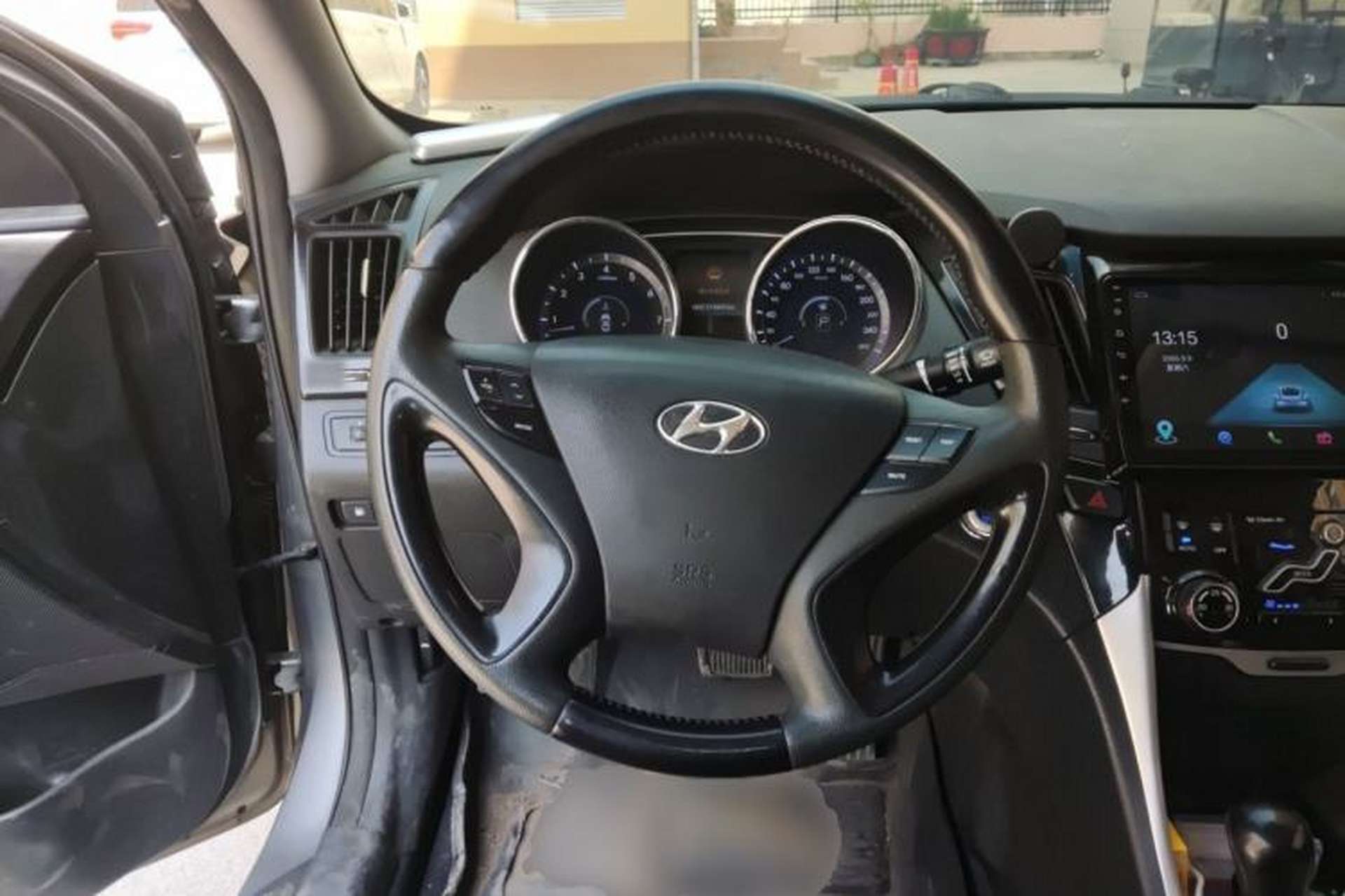 Used Hyundai Sonata 2011 2.0L Automatic Luxury Edition Steering Wheel