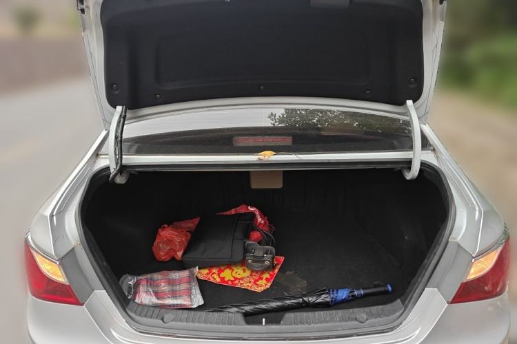 Used Hyundai Sonata 2011 2.0L Automatic Leading Edition Trunk
