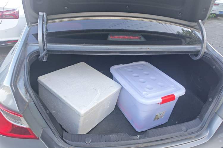 Used Hyundai Sonata 2011 2.0L Automatic Prestige Edition Trunk