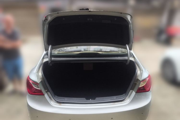 Used Hyundai Sonata 2011 2.0L Automatic Leading Edition Trunk