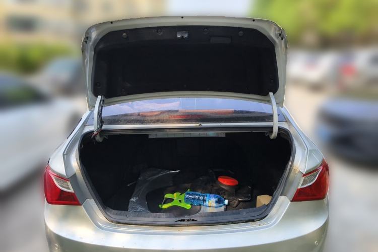 Used Hyundai Sonata 2011 2.0L Automatic Leading Edition Trunk